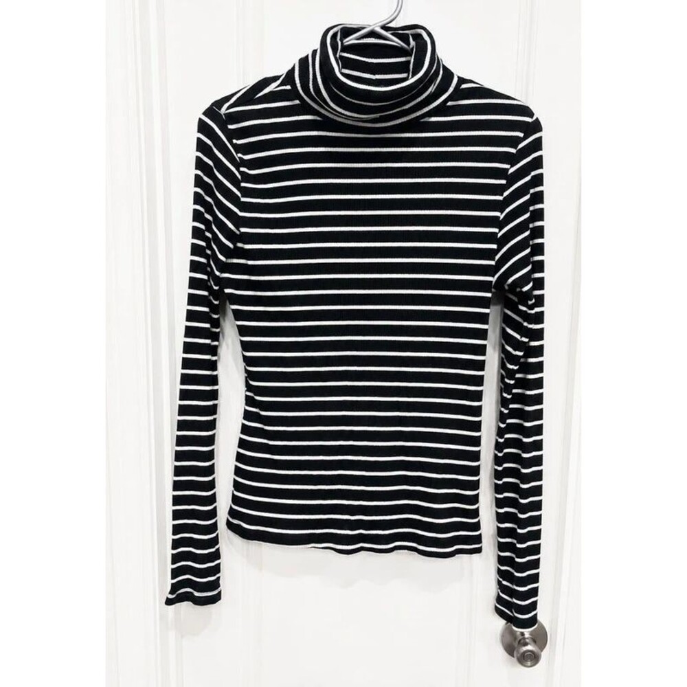Old Navy Women’s Black & White Striped Ribbed Turtleneck Top Size Medium